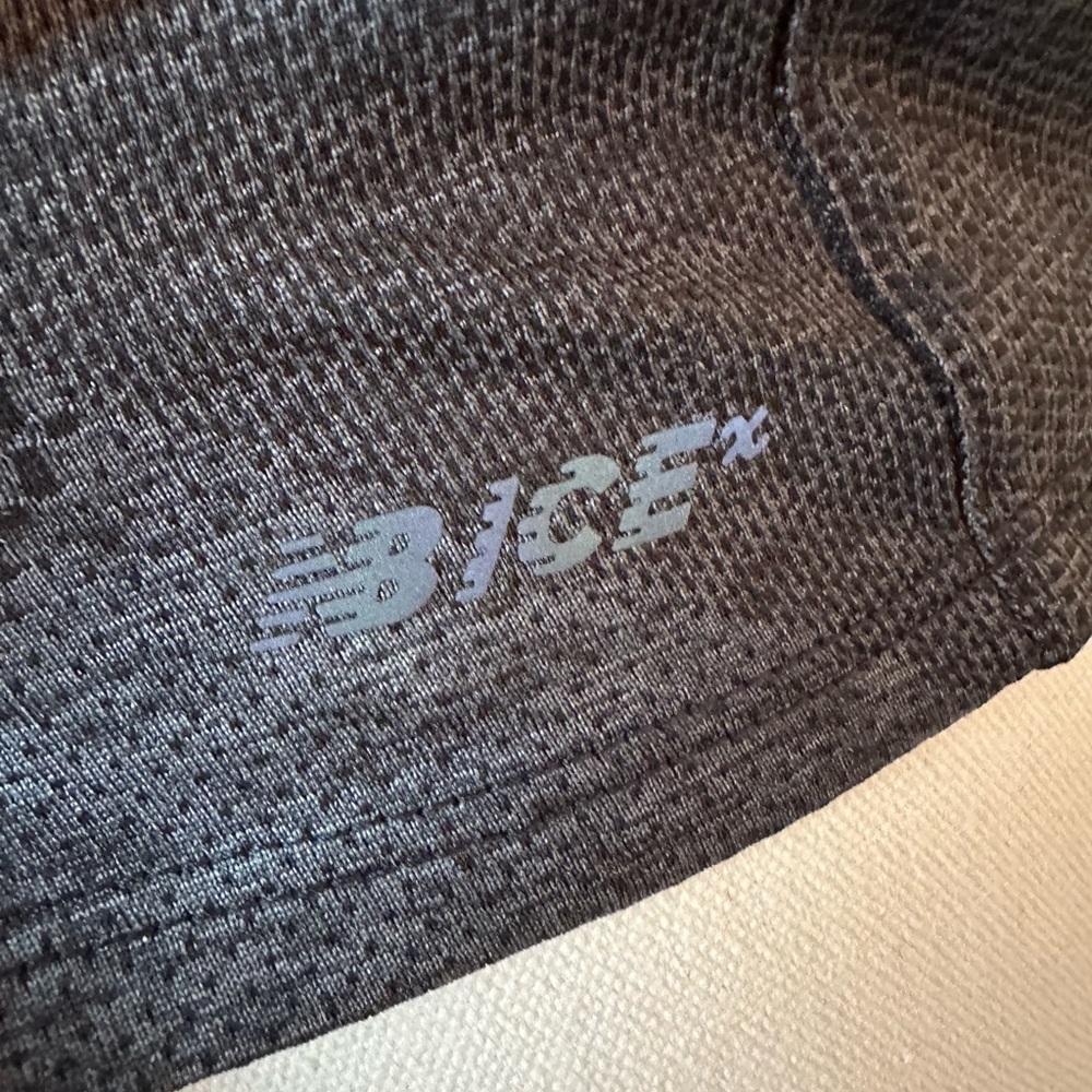 New Balance Women's Charcoal Tee - Picture 4 of 5
